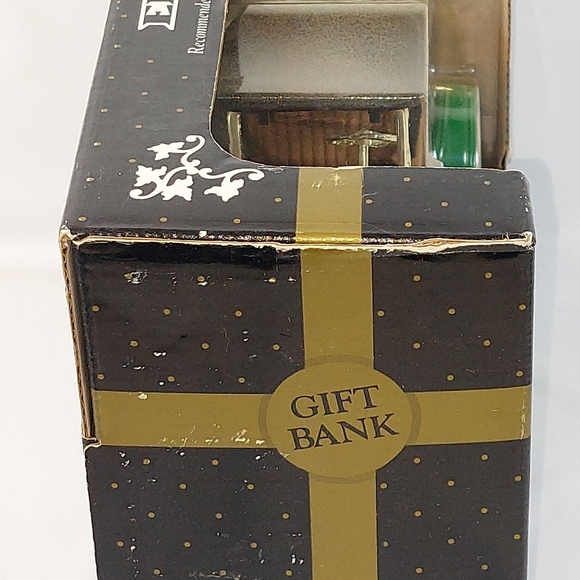 Ertl 1:25 1991 Ford Model T Runabout Car Christmas Locking Coin Bank Toy 9290 - Picture 6 of 7